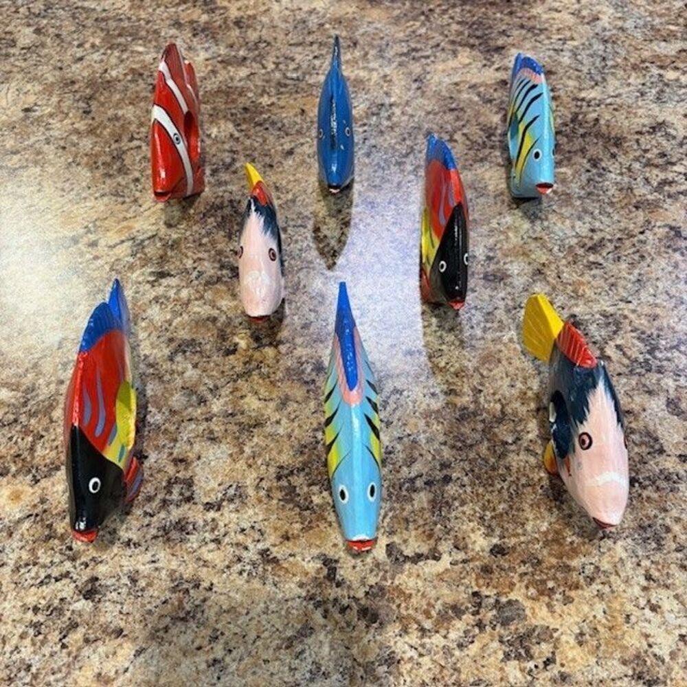 Set of 8 Wooden Painted Tropical Fish Napkin Holder Rings - Picture 3 of 5
